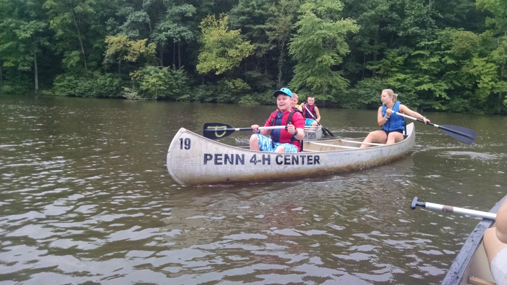 4-H'ers in canoe